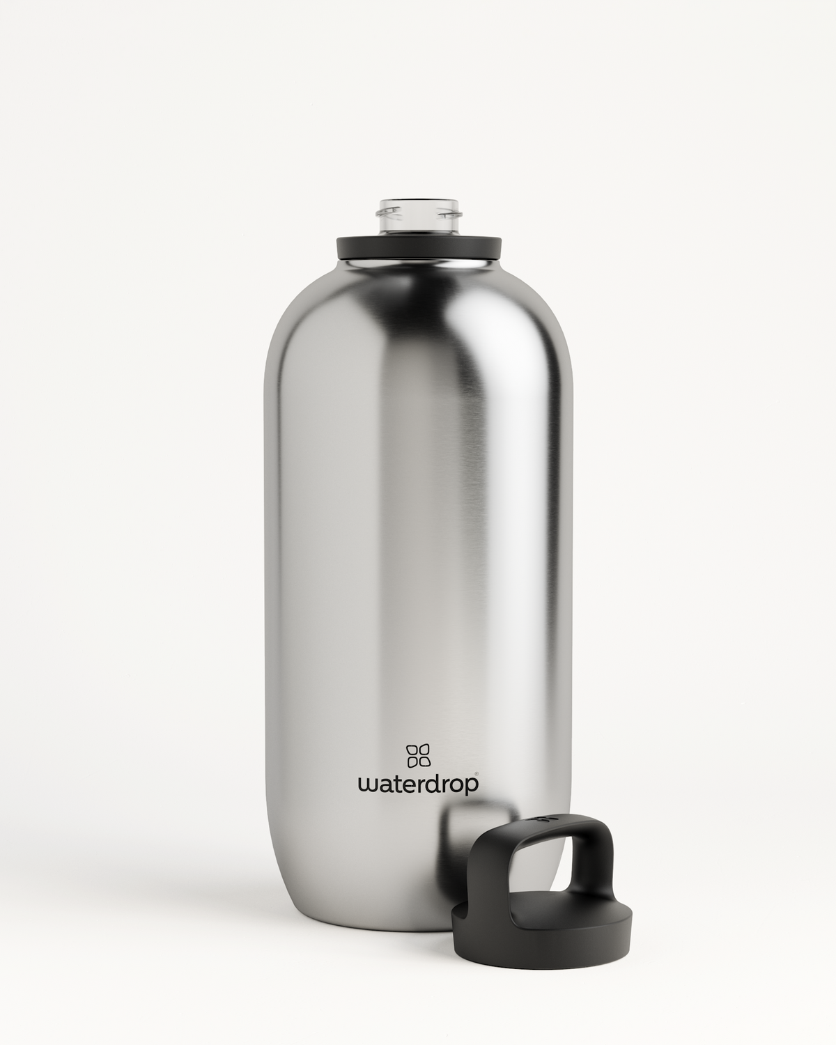 All-Purpose Thermo · Spout Lid Flasche mit schwarzem Griff und silbernem Körper.