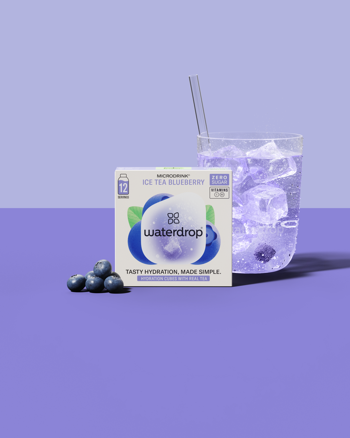 Microdrink Ice Tea (POS) Nahaufnahme mit Heidelbeeren und Logo.