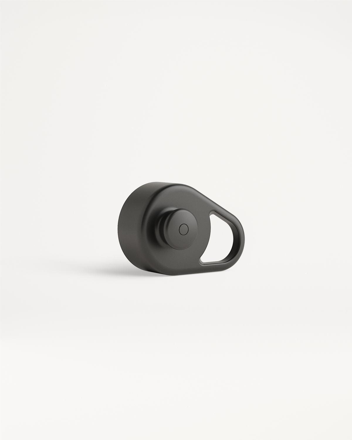 Pull-Up Cap: Matte-schwarzer Bluetooth-Tracker mit integriertem Loop und Knopf.