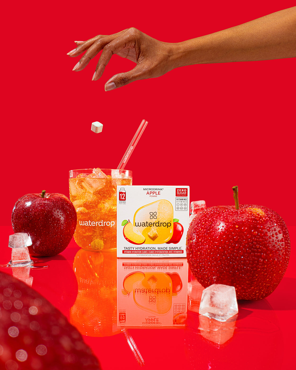 Double Apple Lemonade 3+1 Set mit Apfelwürfeln und Getränkeglas.