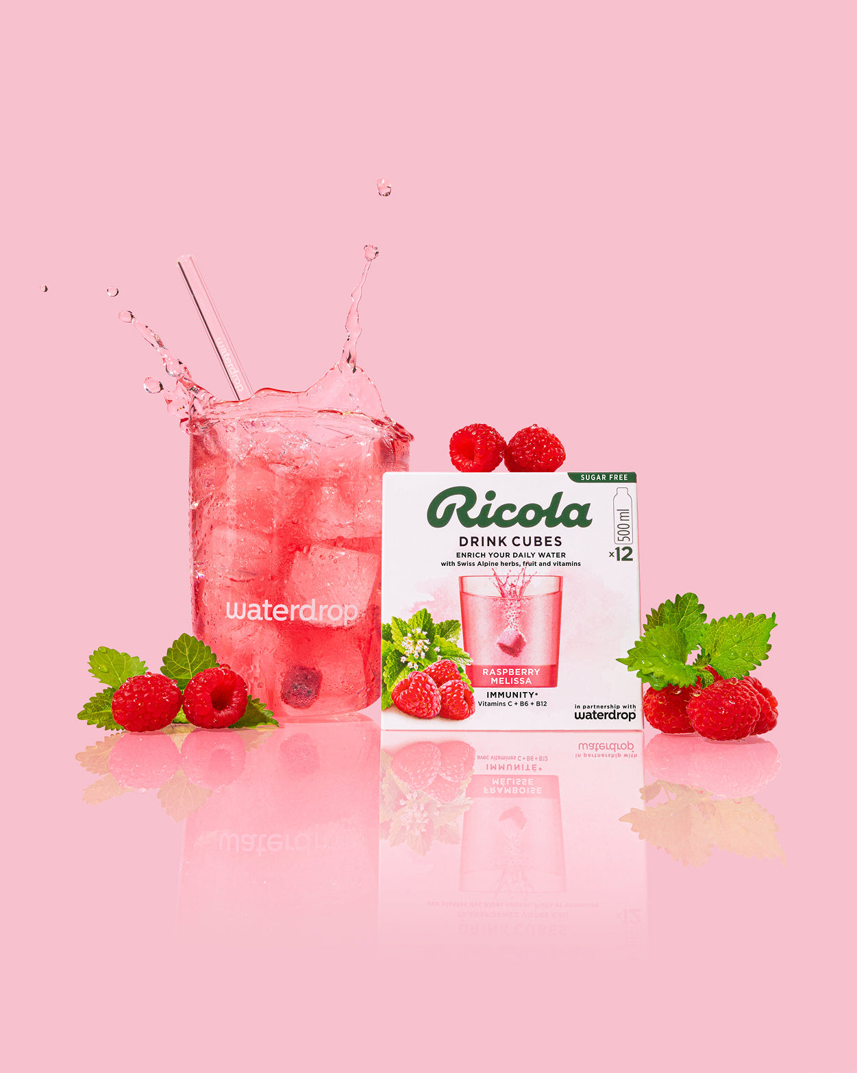 Ricola Glass Geschenkset: Immunstärkende Getränkewürfel mit fruchtigem Getränk.