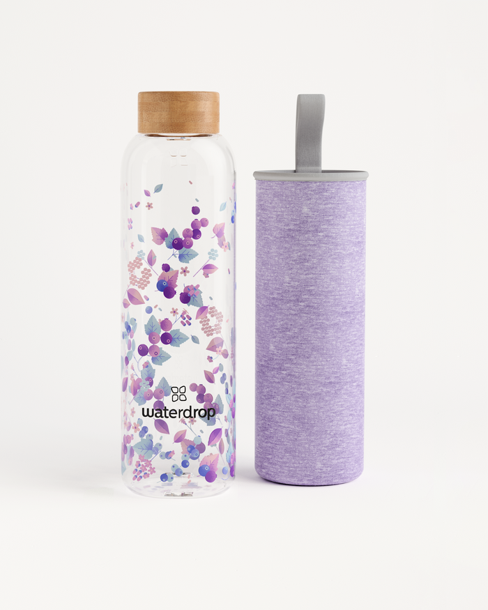 Wähle deine Bottle: Glasflasche mit Holzdeckel und botanischem Print.