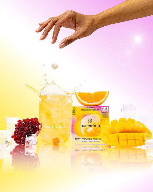 Paradise Fusion Vitaminwürfel im Glas mit tropischen Früchten.