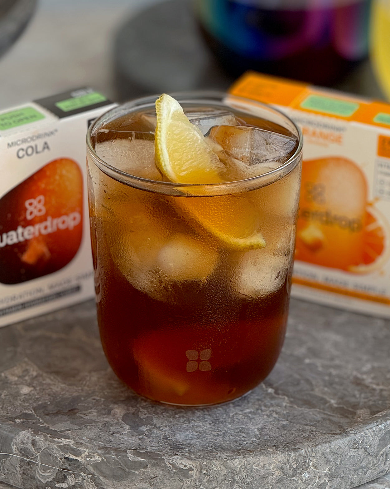 Cola Orange Set 3+1: Erfrischendes Getränk mit Microdrink-Tabletten.