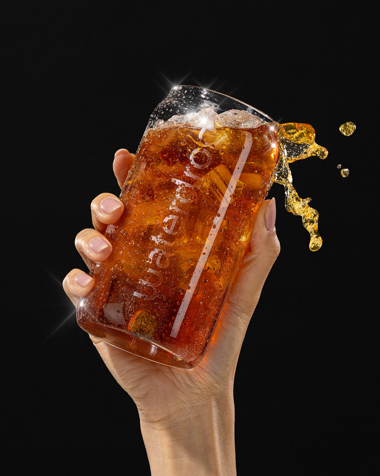 Cola Orange Set 3+1 in der Hand gehalten.