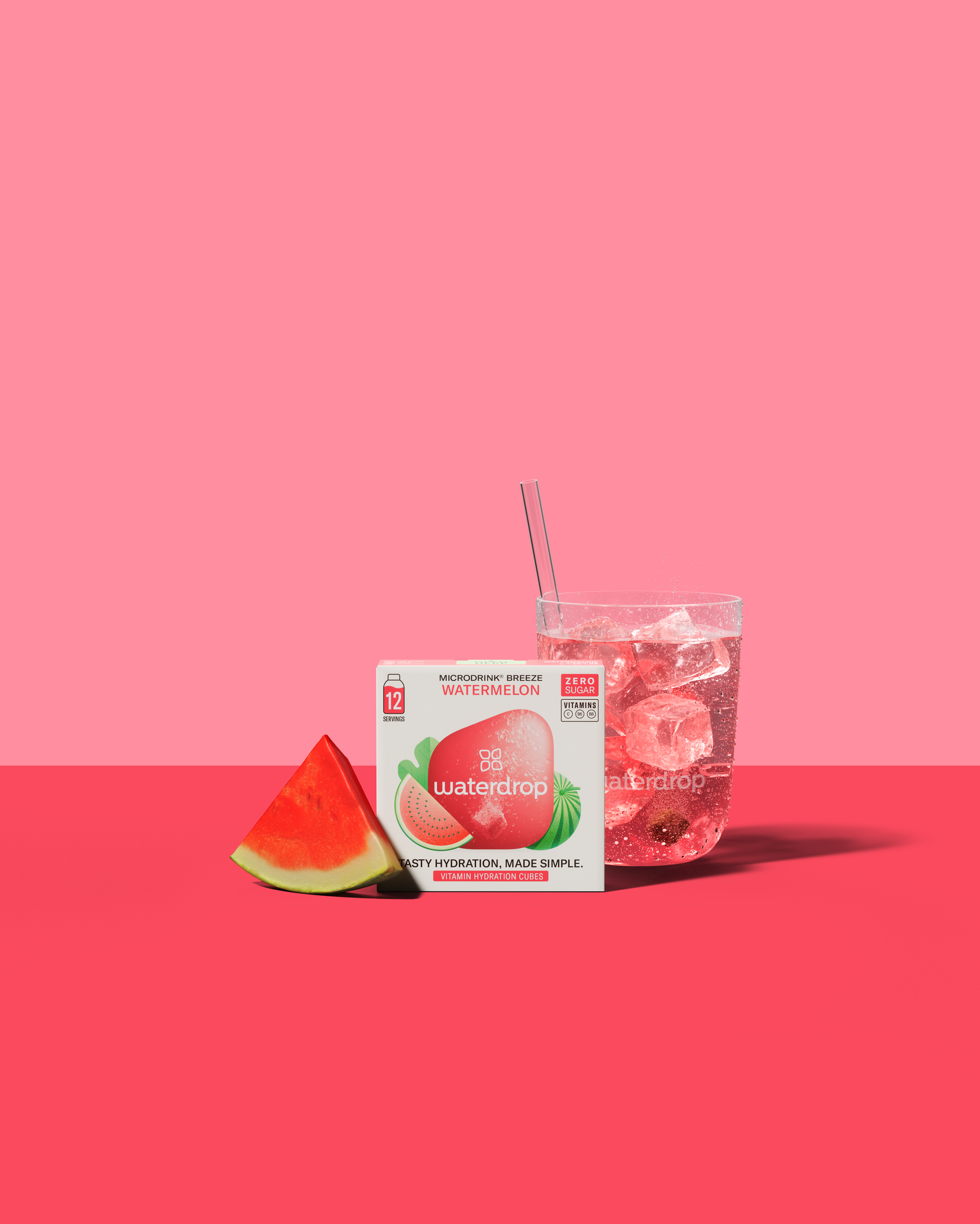 WASSERMELONE Microdrink mit Wassermelonen- und Gurkengeschmack, serviert im Glas.