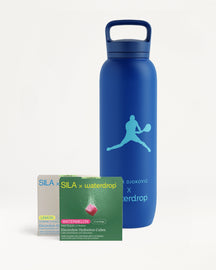 Novak Djokovic Bottle Set mit Elektrolyt-Hydrationswürfeln.