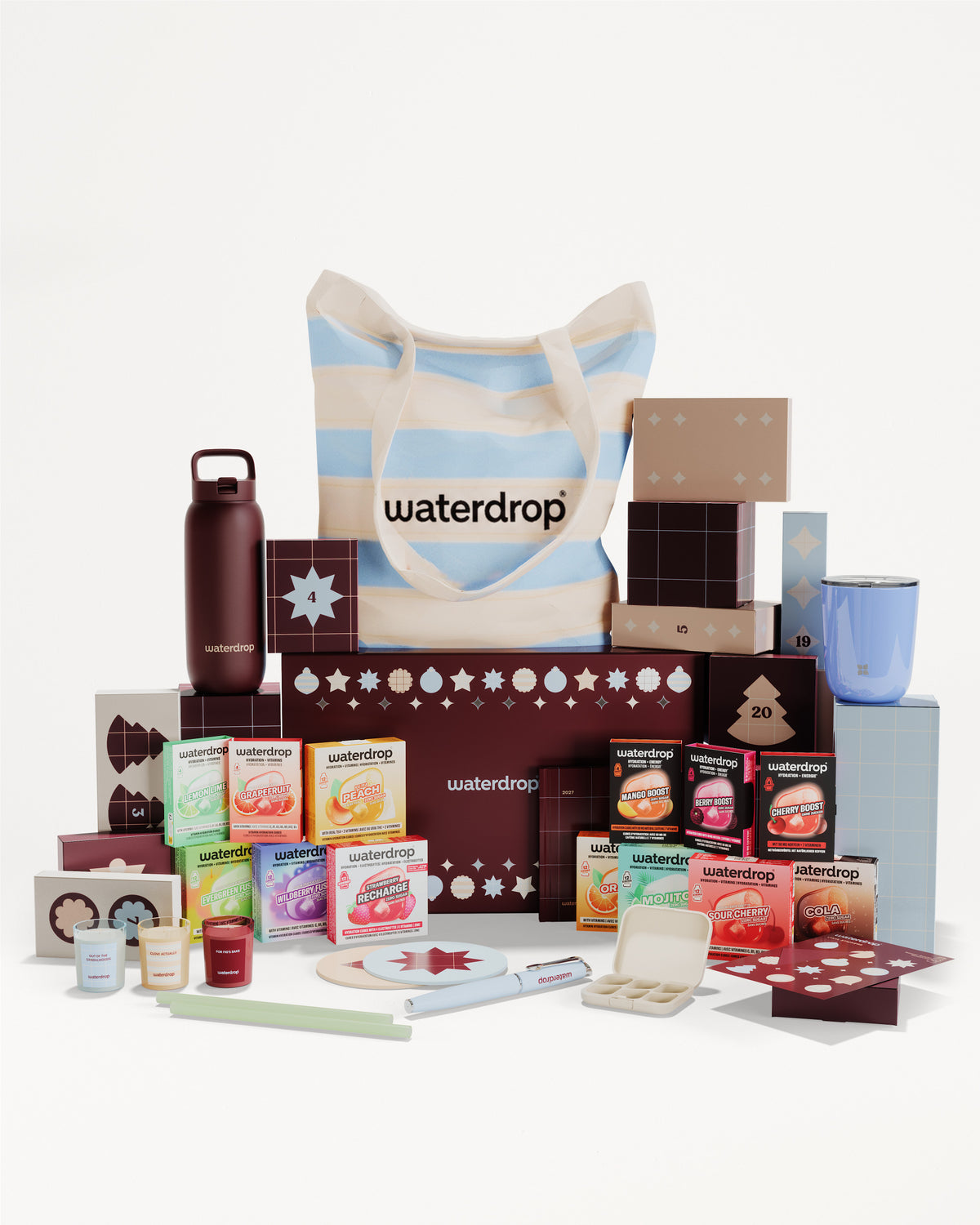 Sortiment verpackter Produkte rund uma gestreifte Einkaufstasche als Geschenkset.