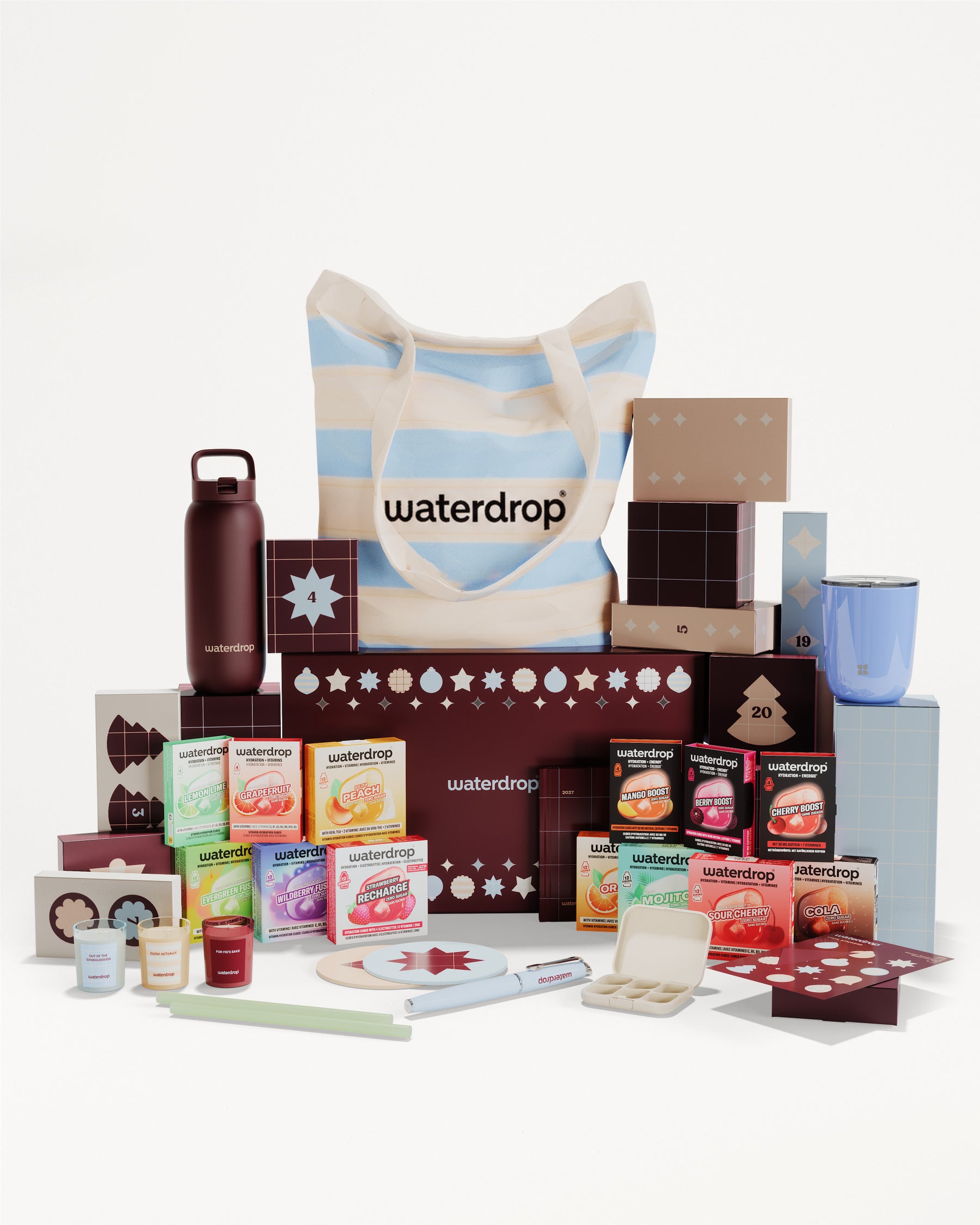 Sortiment verpackter Produkte rund uma gestreifte Einkaufstasche als Geschenkset.