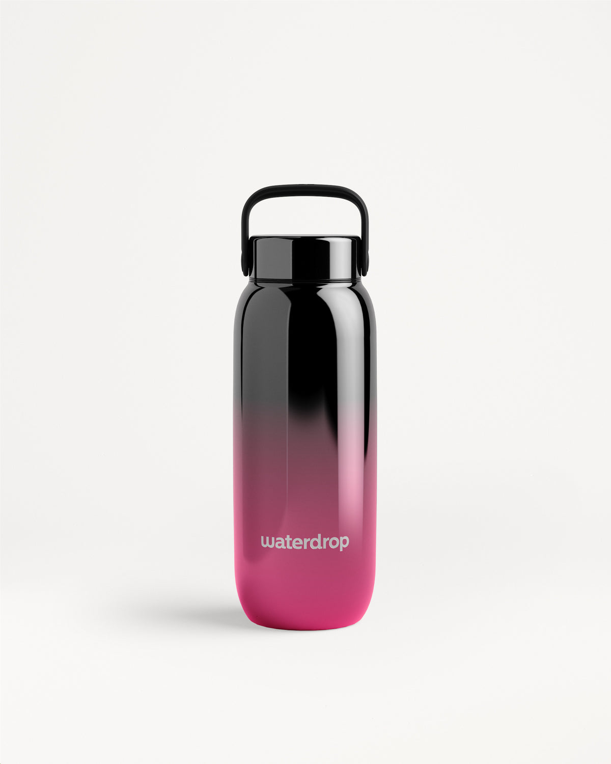 Wasserflasche mit Farbverlauf von Schwarz zu Pink, mit schwarzer Deckel und Trageschlaufe.