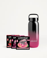 Wiederverwendbare Wasserflasche mit schwarzem bis rosa Farbverlauf und mehreren Geschmackspaketen.