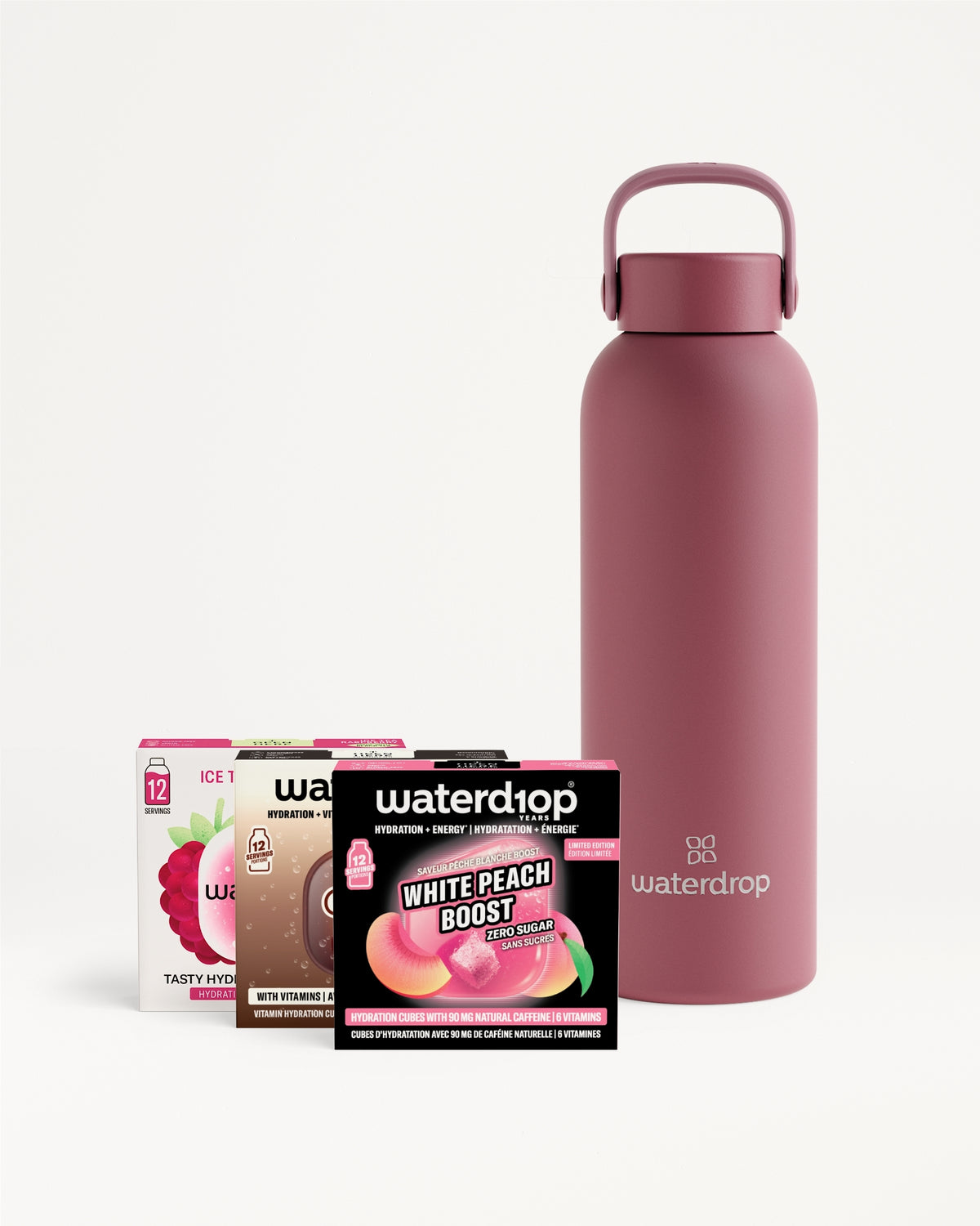 Mattrosa isolierte Wasserflasche mit Griff, neben mehreren Geschmackspackungen.