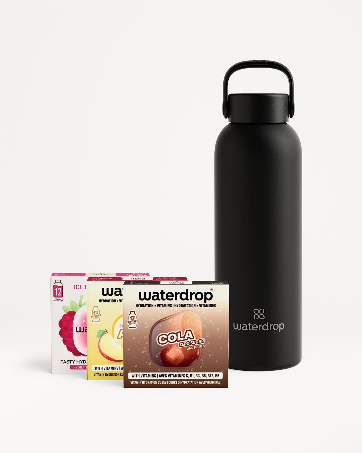 Schwarze isolierte Wasserflasche mit Griff neben einem Set Flavour-Boxen.