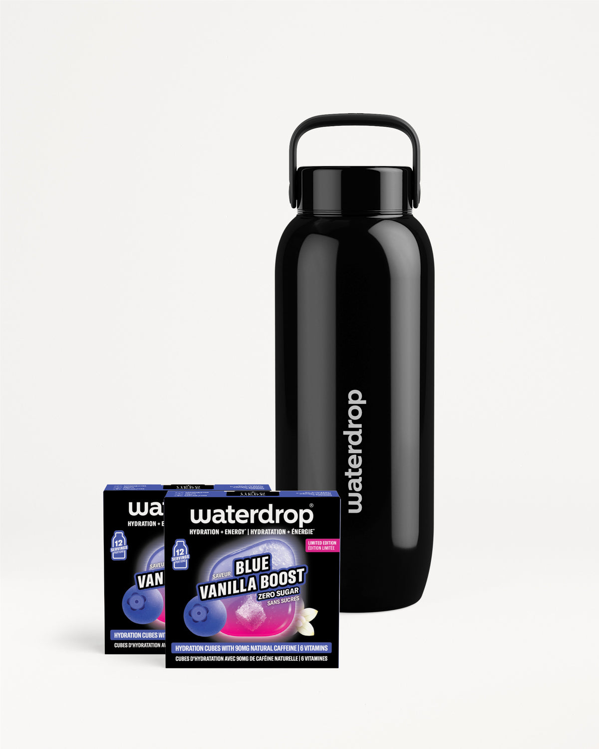 Mattschwarze wiederverwendbare Wasserflasche mit Tragegriff und zwei Geschmacksbeutel.