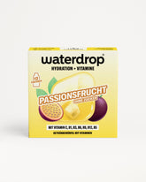 Vorne gerichtete, gelbe Waterdrop-Box mit Passionsfrucht-Illustration und einer Frucht-Scheibe.