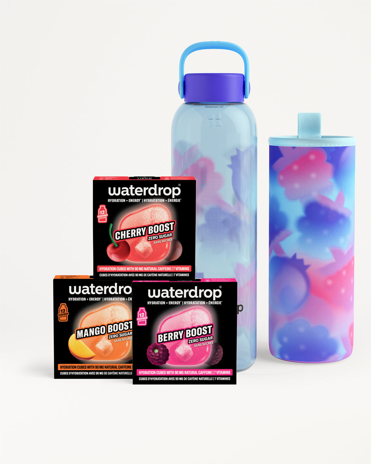 Drei Geschmacksboxen neben einer hellblau verlaufenden Wasserflasche und einem passenden Becher.