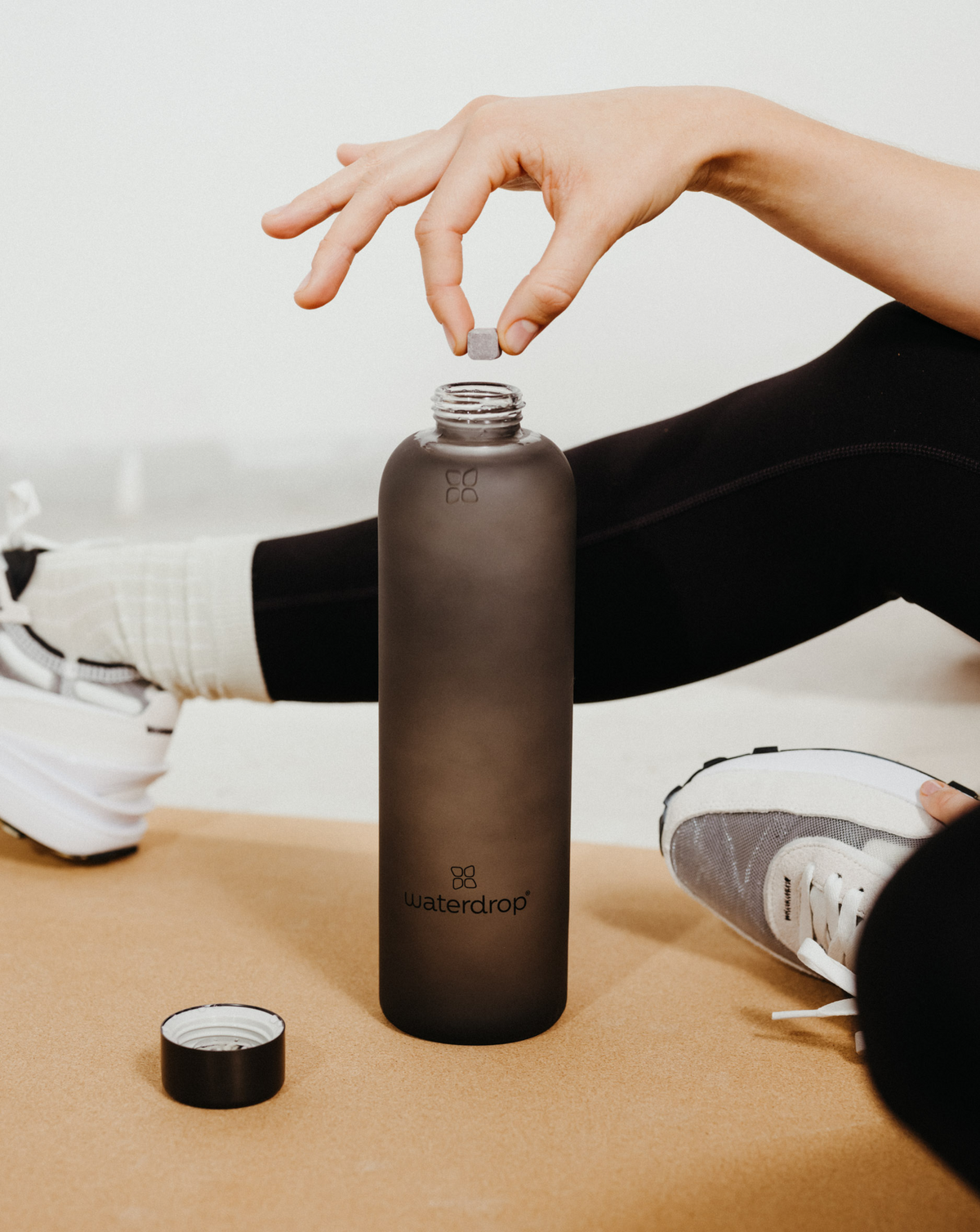 Glas-Trinkflasche im Frosted Look bestellen