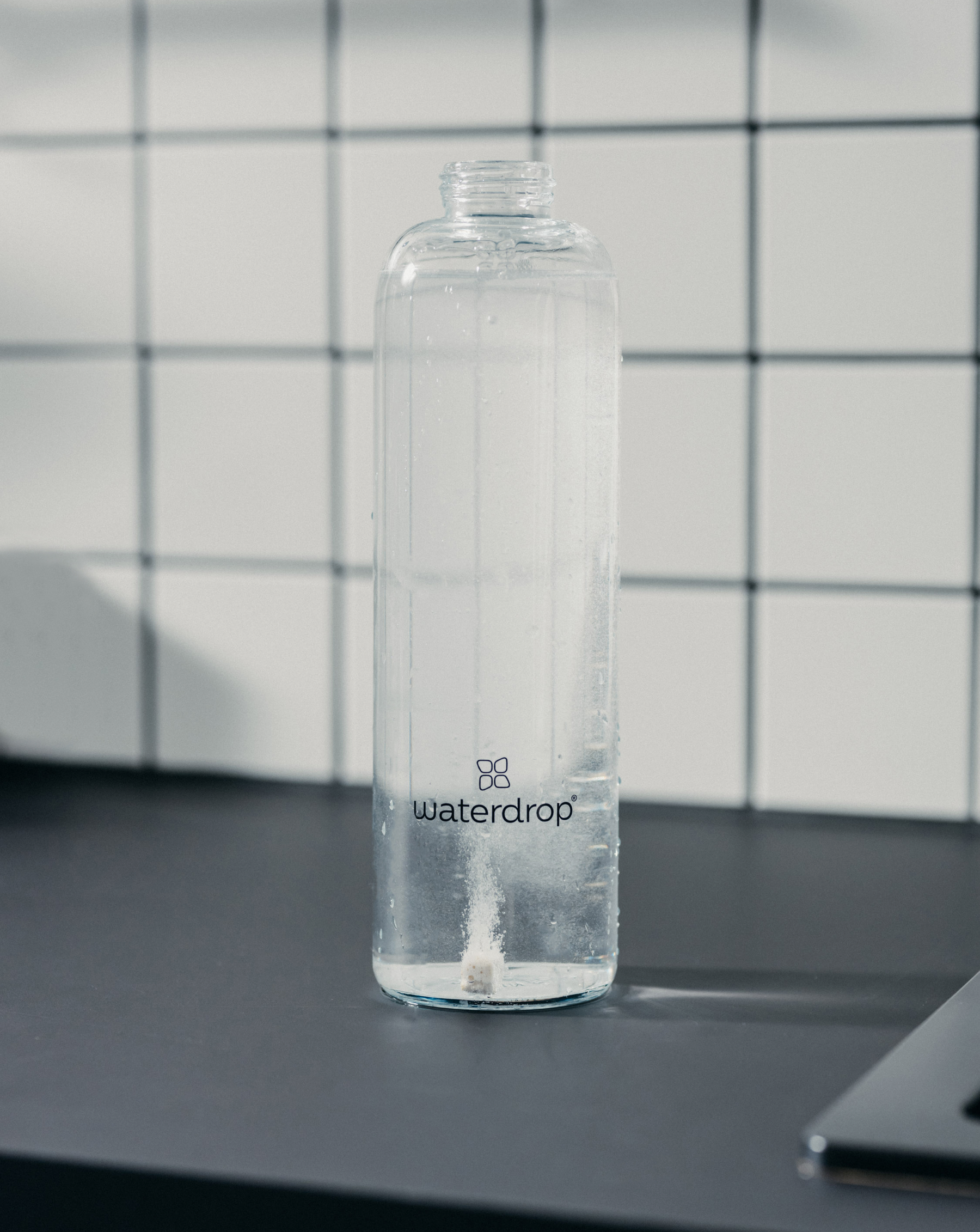 Waterdrop Glasflasche 1l Design by Raxenne Maniquiz in Thüringen