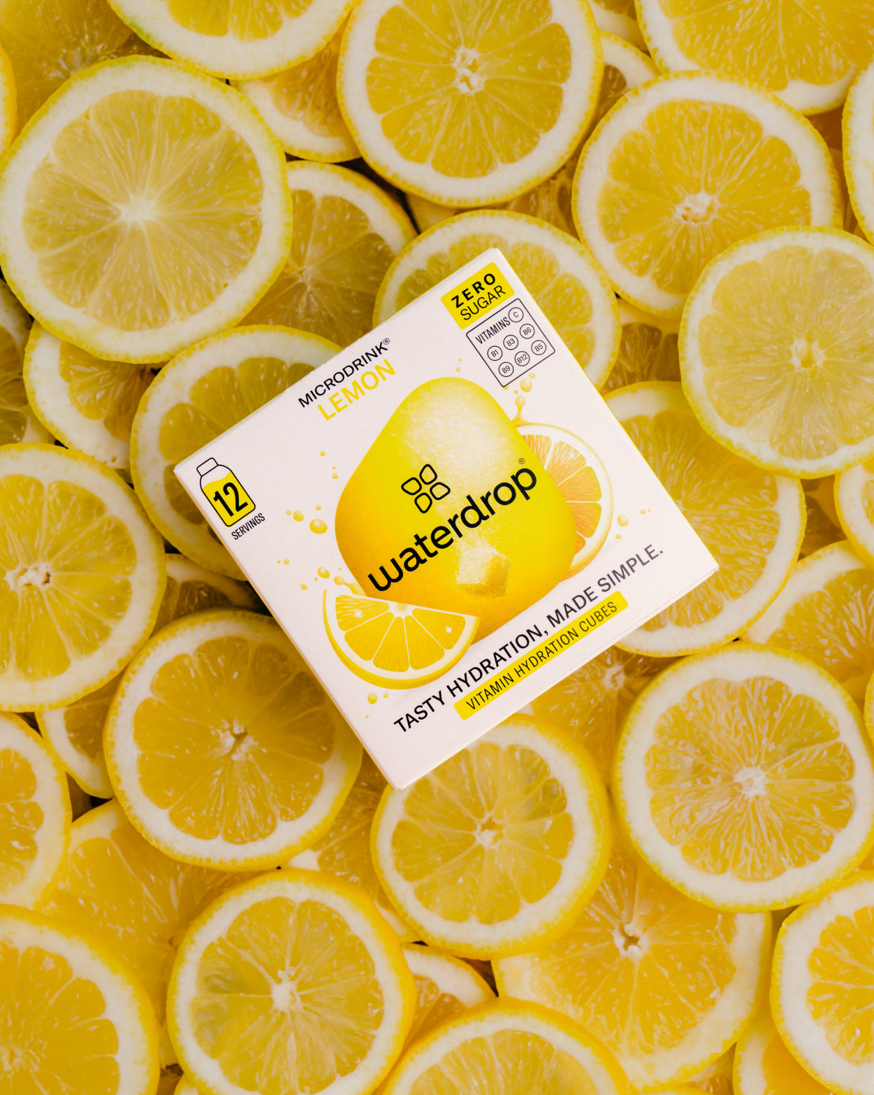 ZITRONE 3+1 Angebot: Wasserdrop® Lemon Microdrink auf Zitronenscheiben.