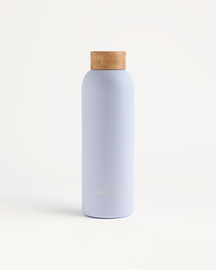 Thermo Steel Trinkflasche aus Edelstahl mit braunem Deckel.